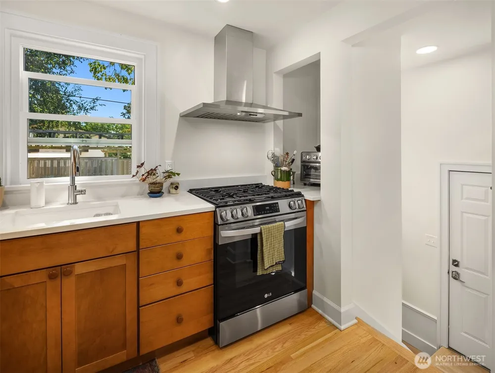 323 NW 83rd Street Seattle, WA 98117