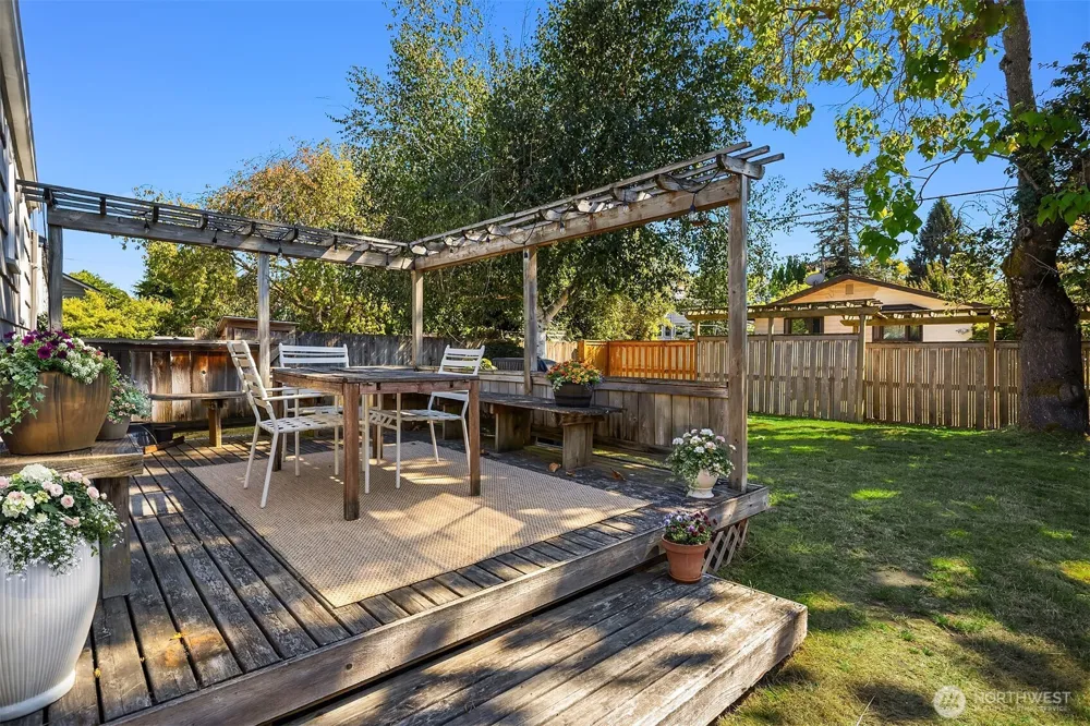 323 NW 83rd Street Seattle, WA 98117