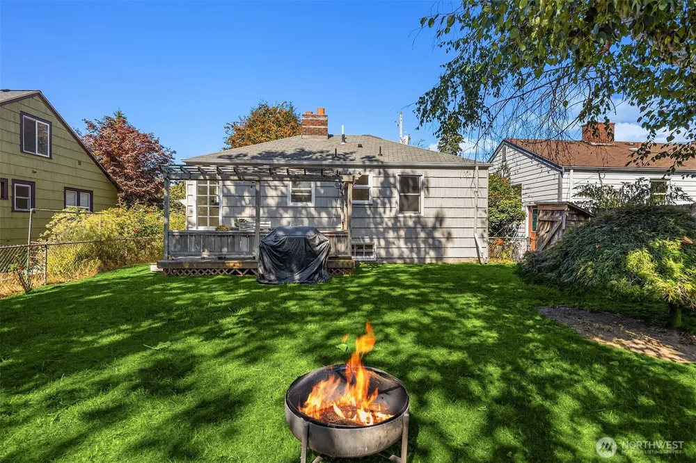 323 NW 83rd Street Seattle, WA 98117