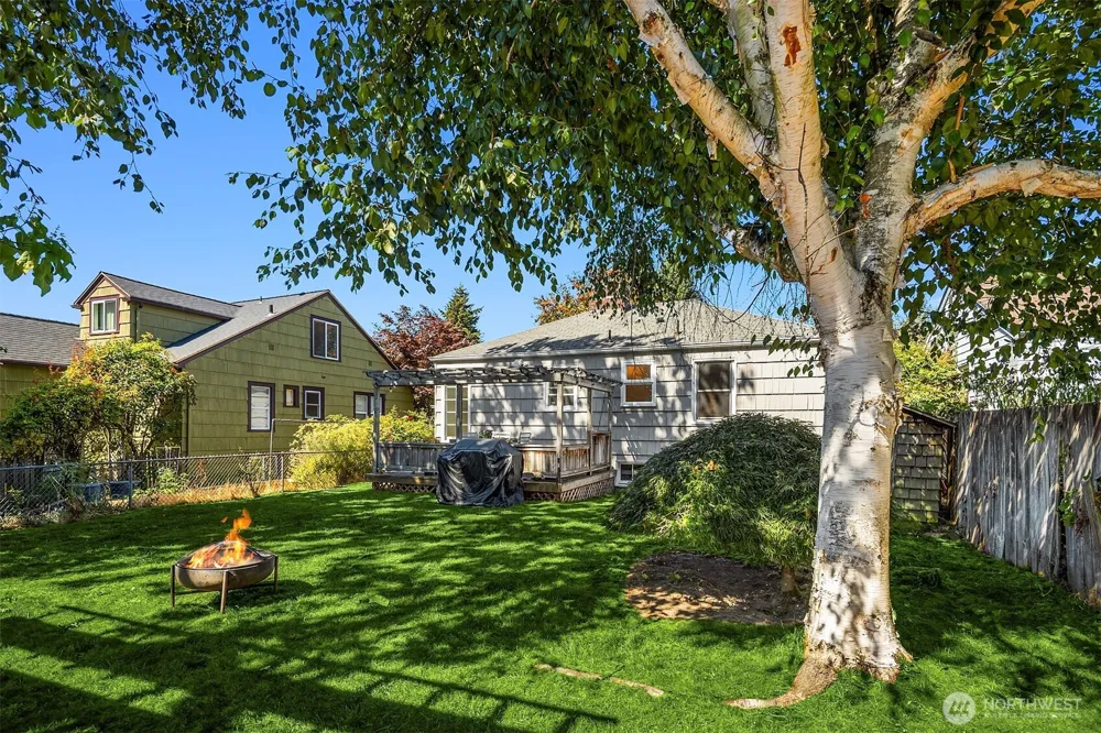 323 NW 83rd Street Seattle, WA 98117