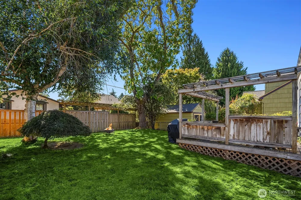 323 NW 83rd Street Seattle, WA 98117
