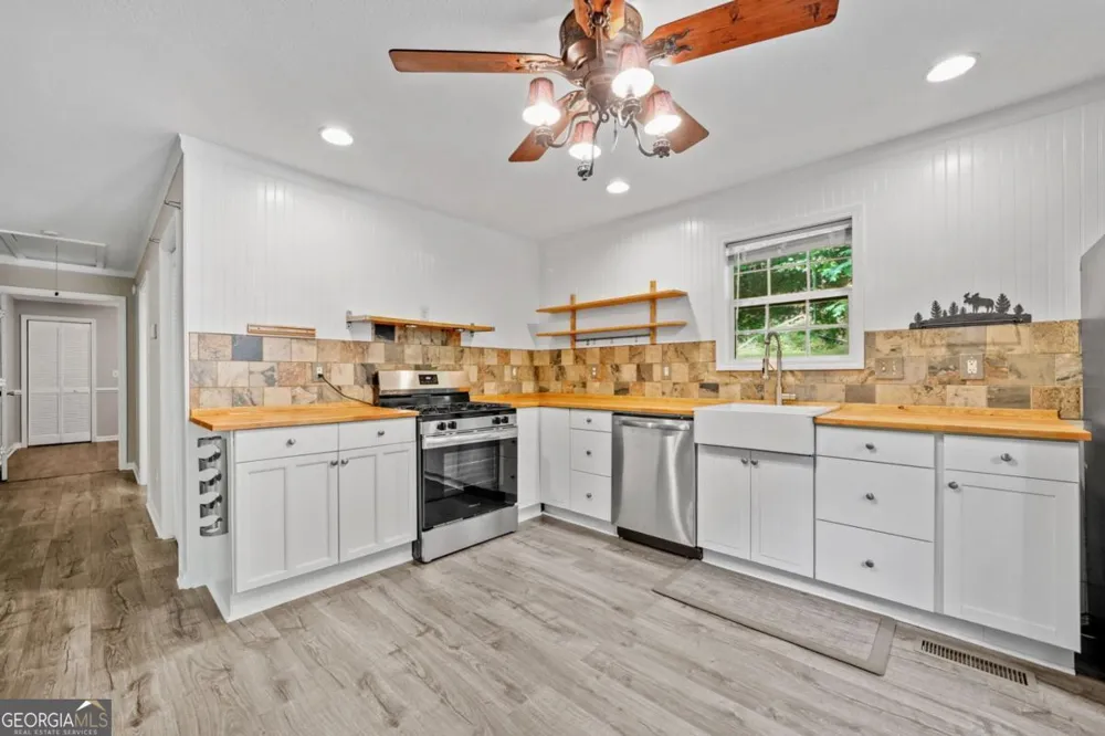158 Bamby LN Ellijay, GA 30540