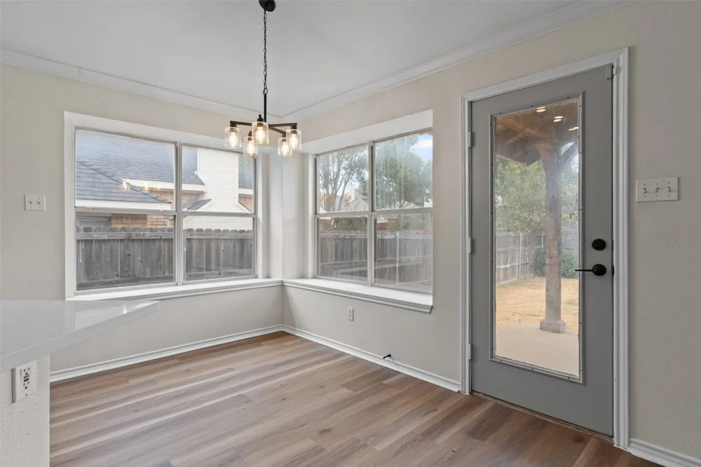 718 W Lonesome Dove Trail Arlington, TX 76001