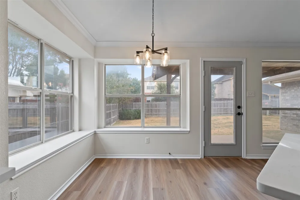 718 W Lonesome Dove Trail Arlington, TX 76001