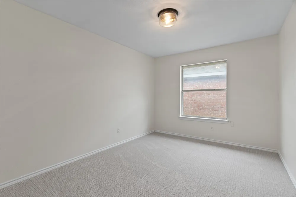 718 W Lonesome Dove Trail Arlington, TX 76001