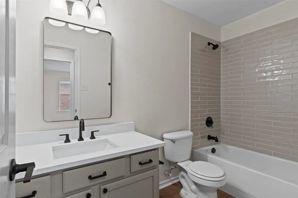 718 W Lonesome Dove Trail Arlington, TX 76001