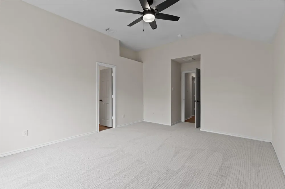 718 W Lonesome Dove Trail Arlington, TX 76001