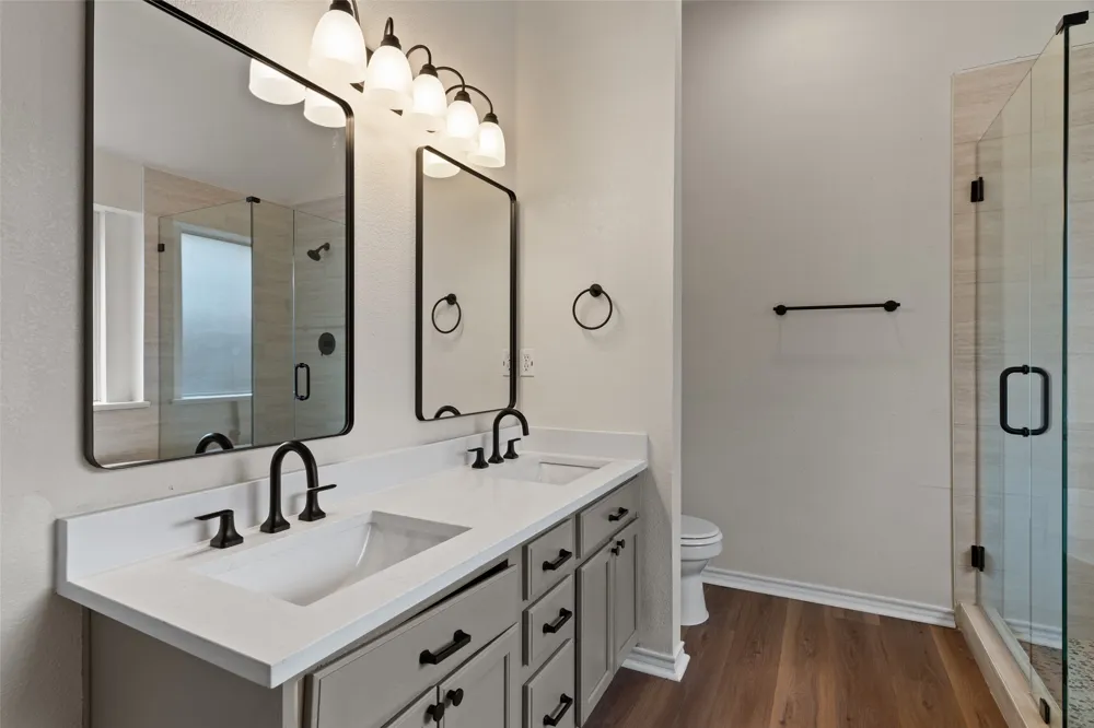 718 W Lonesome Dove Trail Arlington, TX 76001