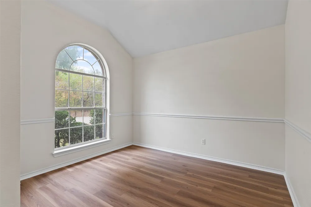 718 W Lonesome Dove Trail Arlington, TX 76001