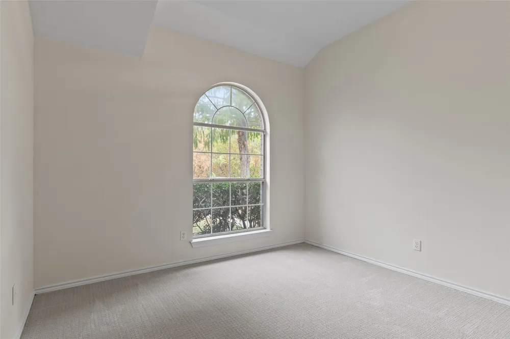 718 W Lonesome Dove Trail Arlington, TX 76001