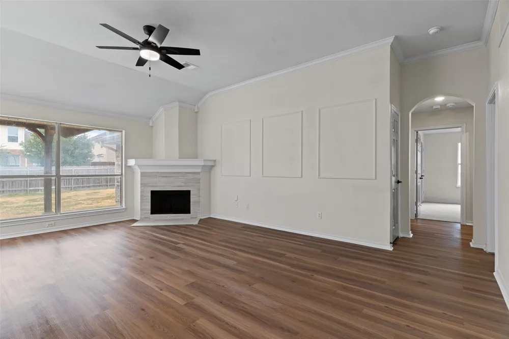 718 W Lonesome Dove Trail Arlington, TX 76001