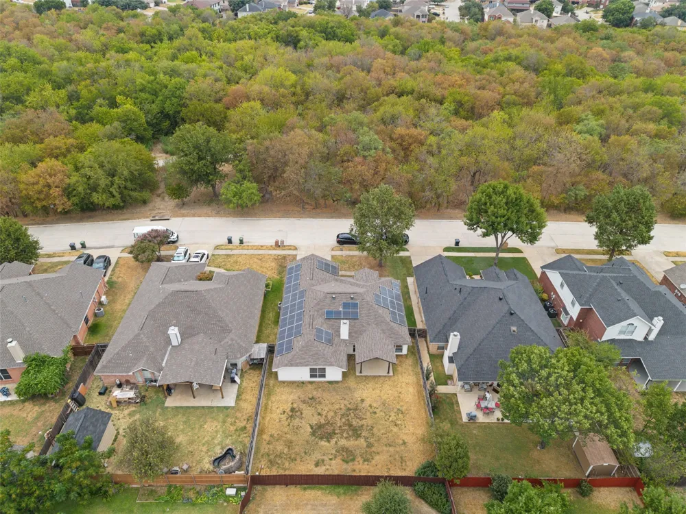 718 W Lonesome Dove Trail Arlington, TX 76001