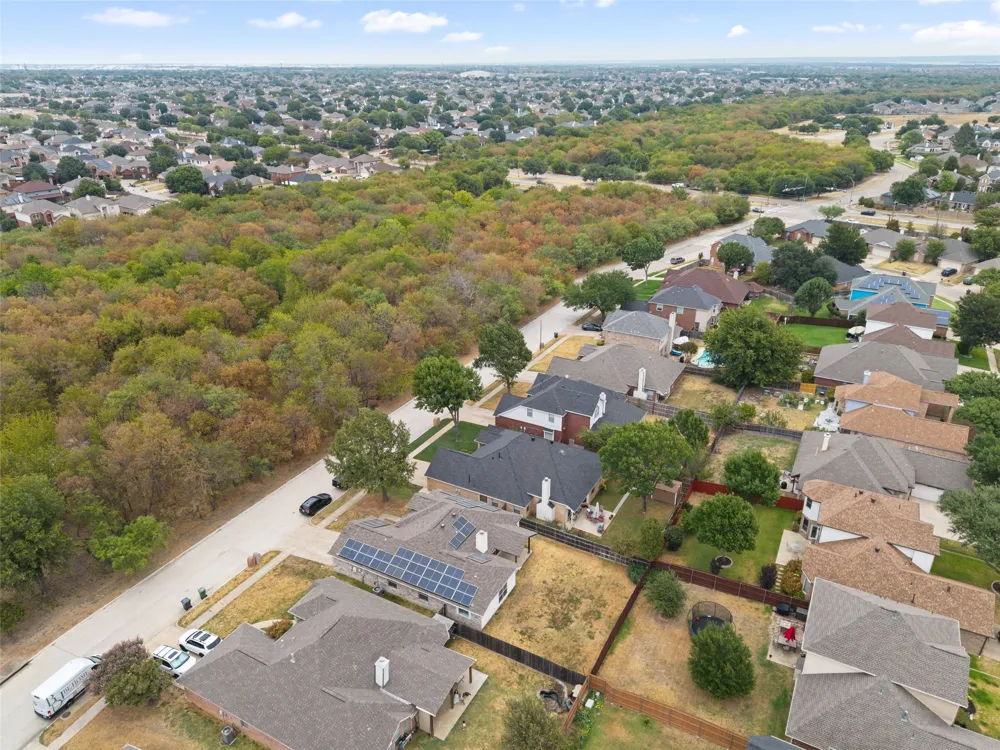 718 W Lonesome Dove Trail Arlington, TX 76001