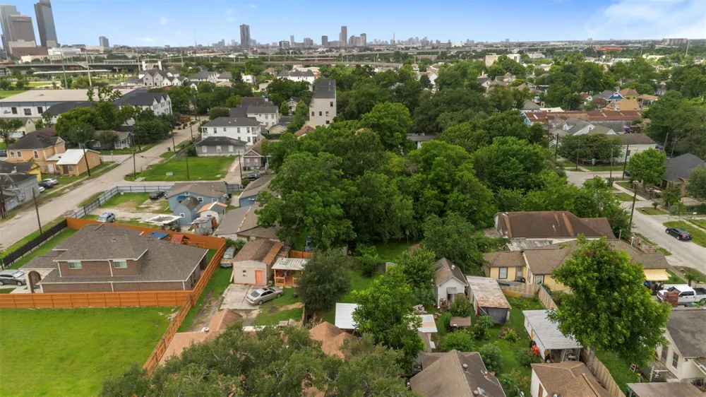 1612 Common Street Hockley, TX 77009
