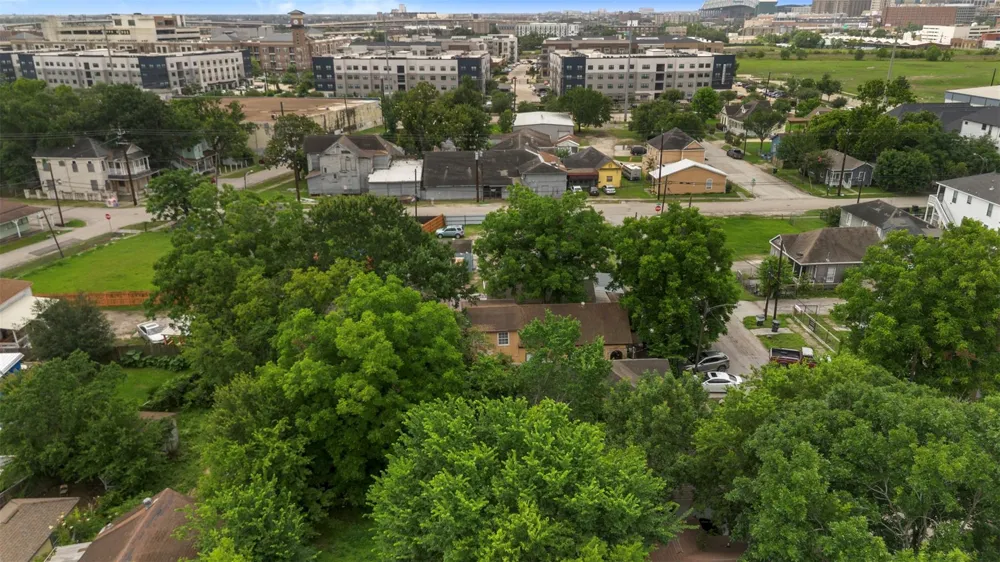1612 Common Street Hockley, TX 77009