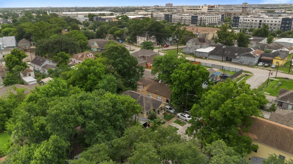 1612 Common Street Hockley, TX 77009