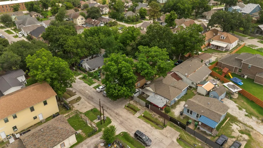 1612 Common Street Hockley, TX 77009