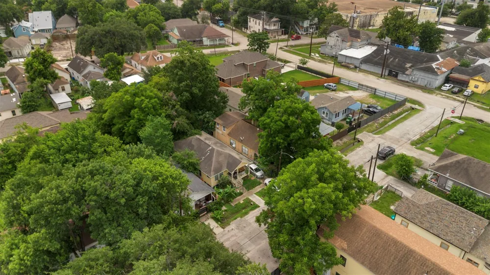 1612 Common Street Hockley, TX 77009