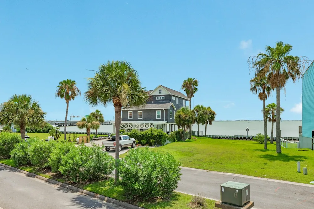46 Harbour Circle Galveston, TX 77554