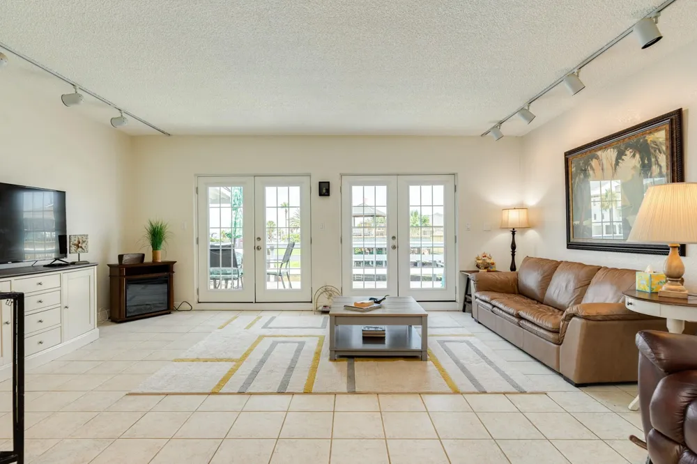 46 Harbour Circle Galveston, TX 77554