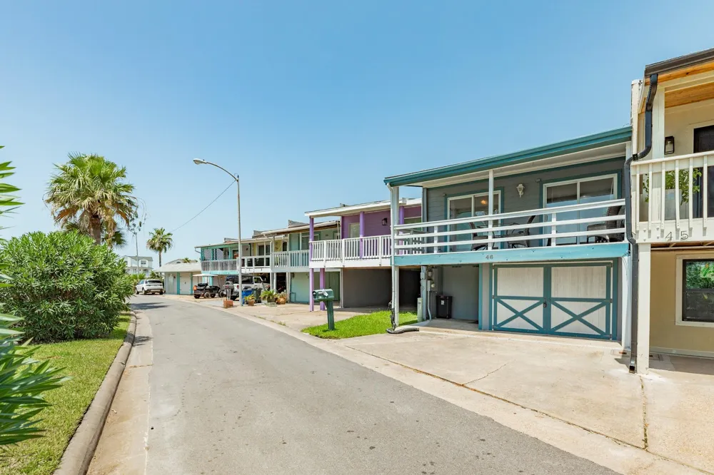 46 Harbour Circle Galveston, TX 77554