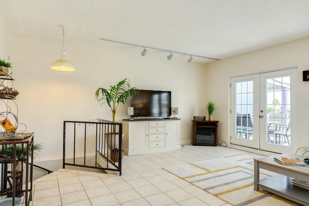 46 Harbour Circle Galveston, TX 77554