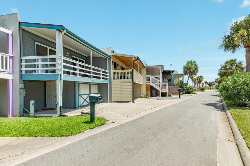 46 Harbour Circle Galveston, TX 77554