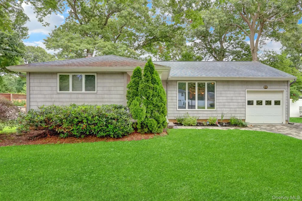 61 Gridley Street West Islip, NY 11795