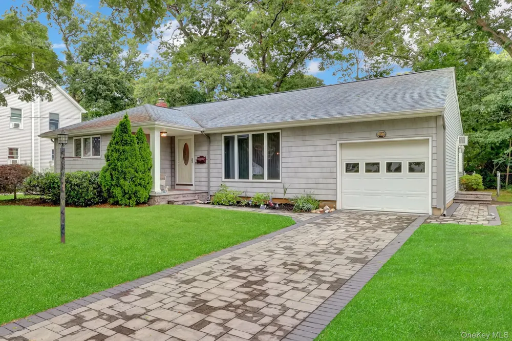 61 Gridley Street West Islip, NY 11795