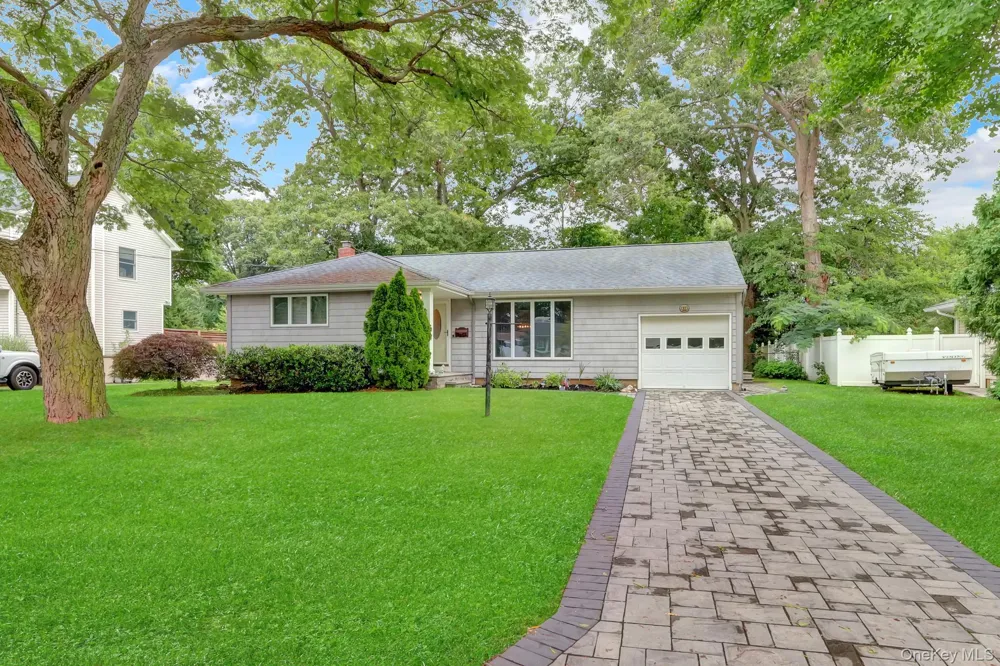 61 Gridley Street West Islip, NY 11795