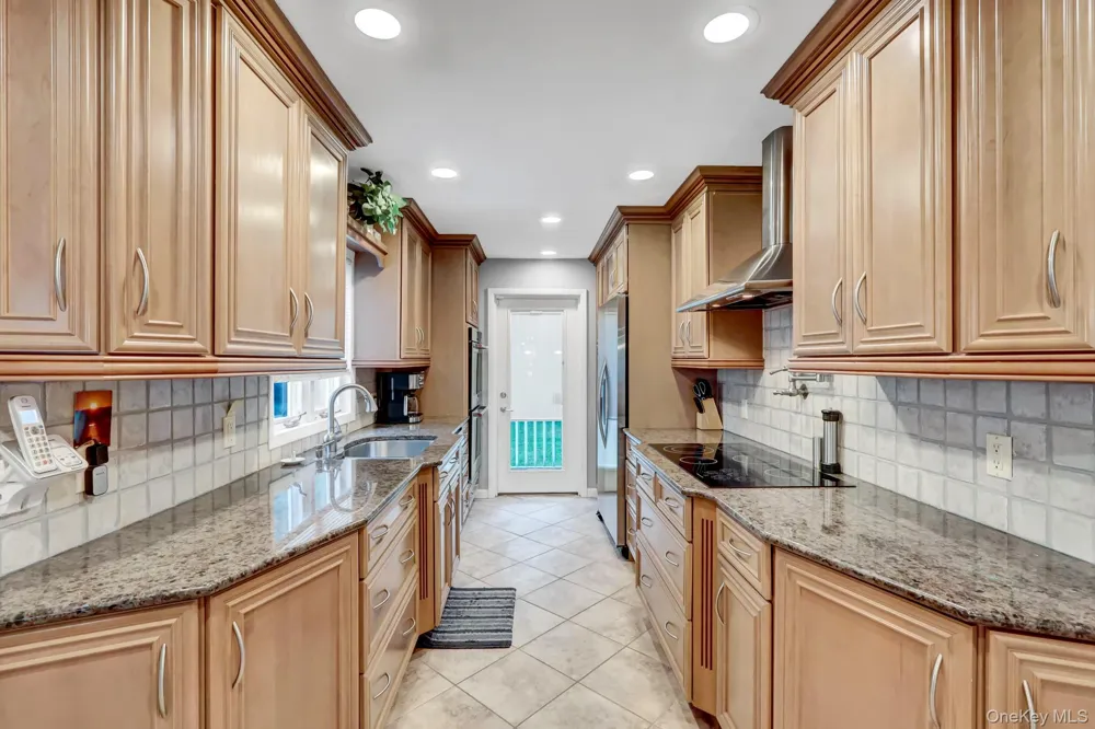 61 Gridley Street West Islip, NY 11795