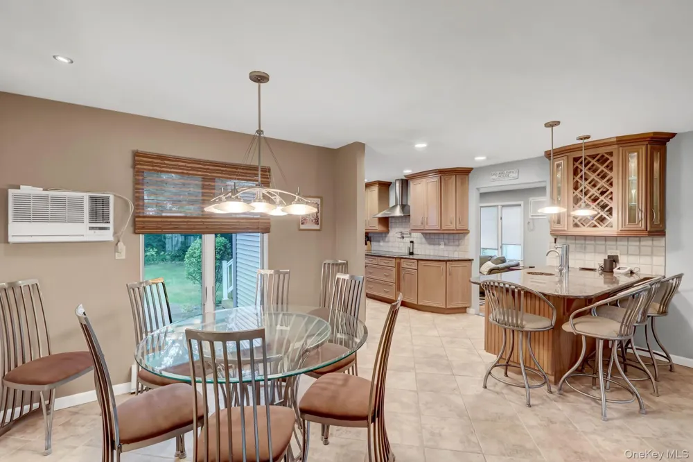 61 Gridley Street West Islip, NY 11795