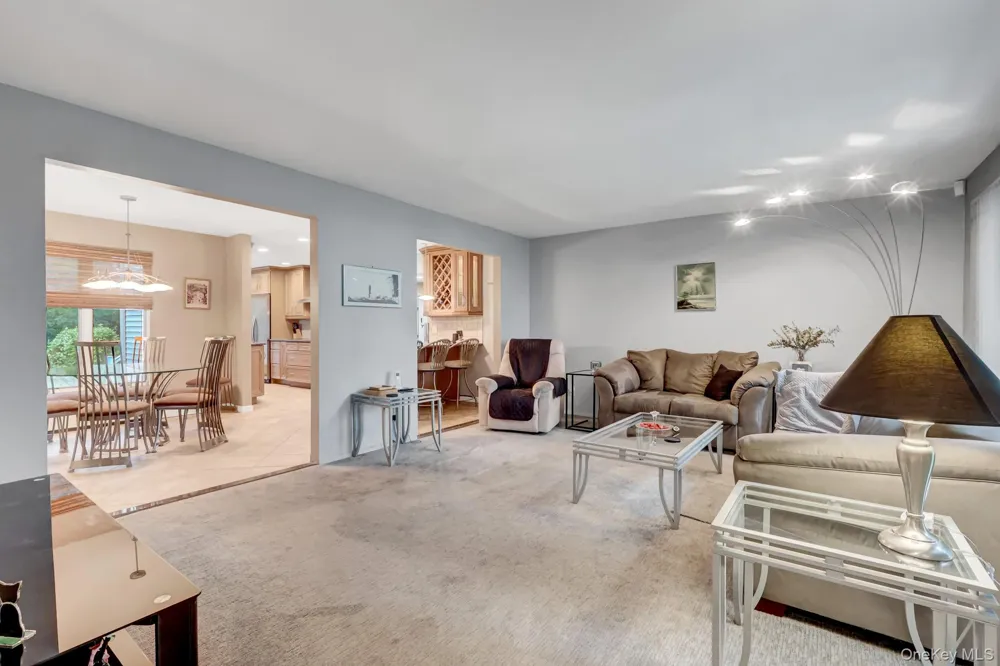 61 Gridley Street West Islip, NY 11795