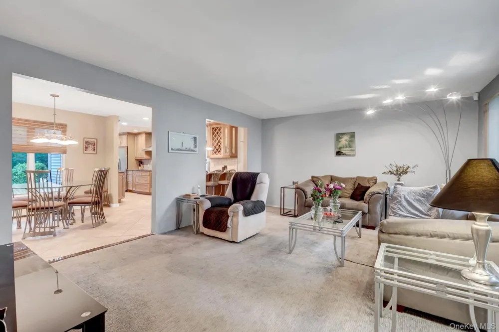 61 Gridley Street West Islip, NY 11795