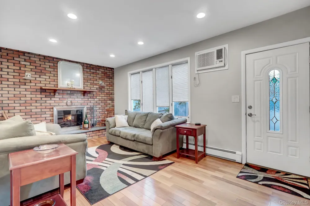 61 Gridley Street West Islip, NY 11795