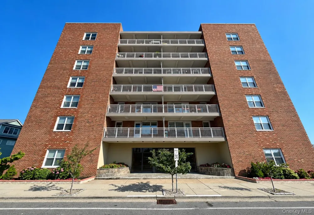 855 E Broadway #Le Long Beach, NY 11561