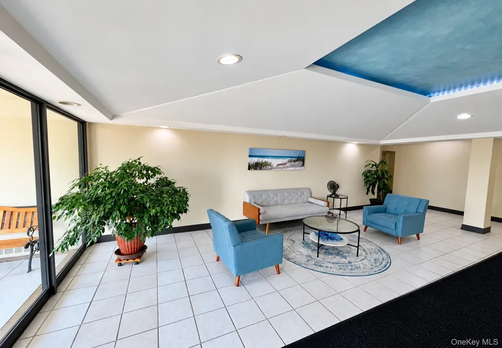 855 E Broadway #Le Long Beach, NY 11561