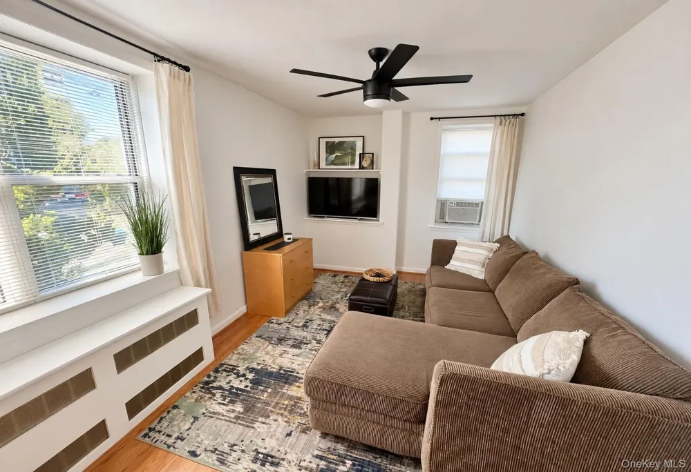 855 E Broadway #Le Long Beach, NY 11561