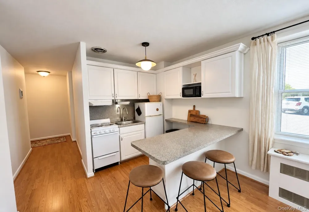 855 E Broadway #Le Long Beach, NY 11561