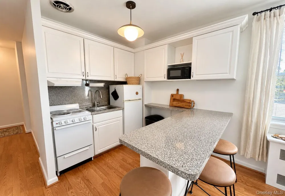 855 E Broadway #Le Long Beach, NY 11561