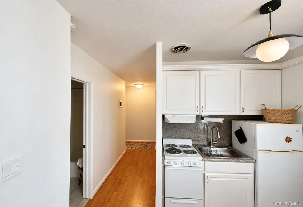 855 E Broadway #Le Long Beach, NY 11561