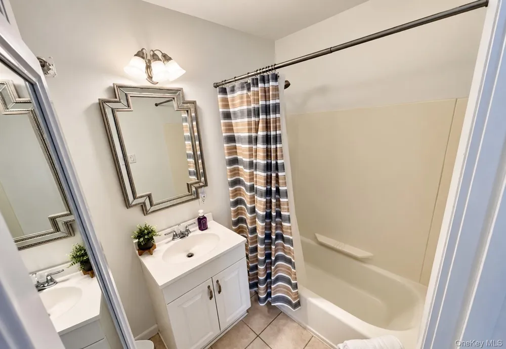 855 E Broadway #Le Long Beach, NY 11561