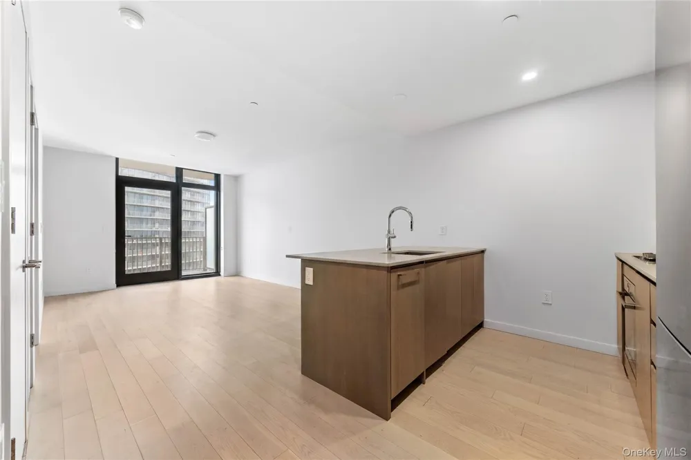 131-02A 40th Road #14B Flushing, NY 11354