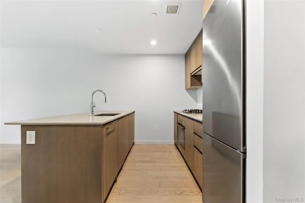 131-02A 40th Road #14B Flushing, NY 11354
