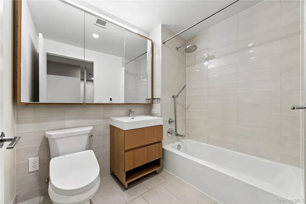 131-02A 40th Road #14B Flushing, NY 11354