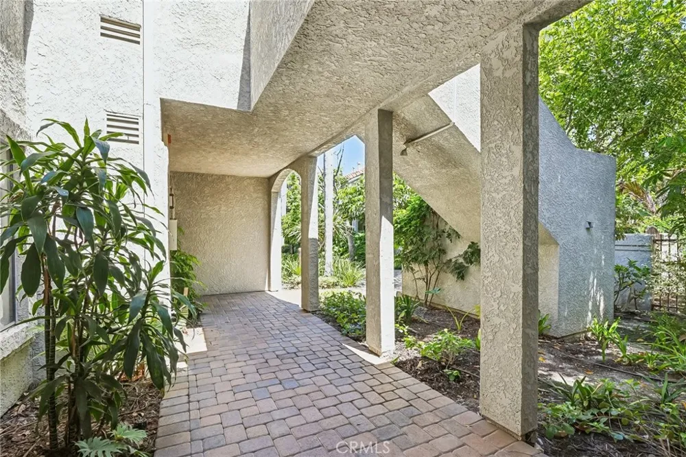 4752 Tiara Drive #103 Huntington Beach, CA 92649