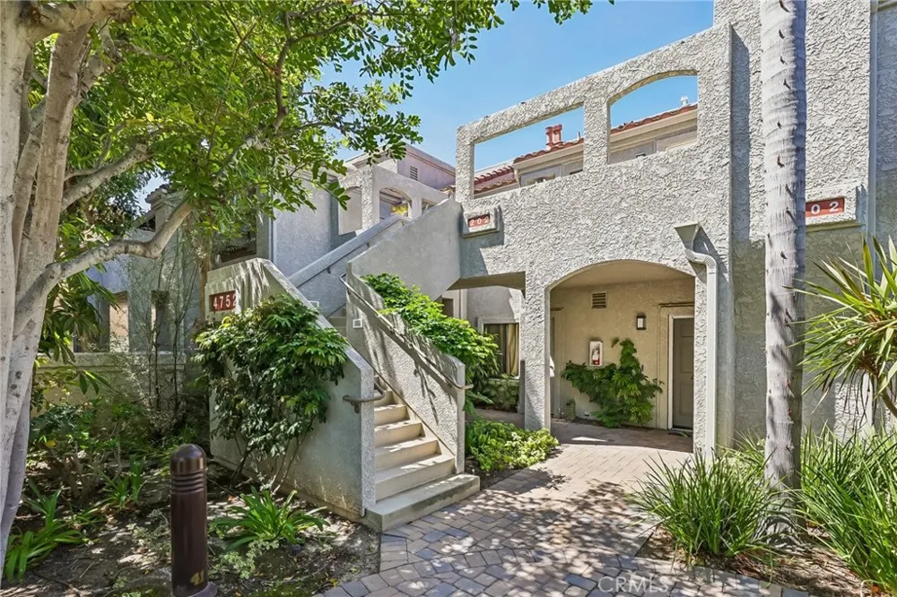 4752 Tiara Drive #103 Huntington Beach, CA 92649