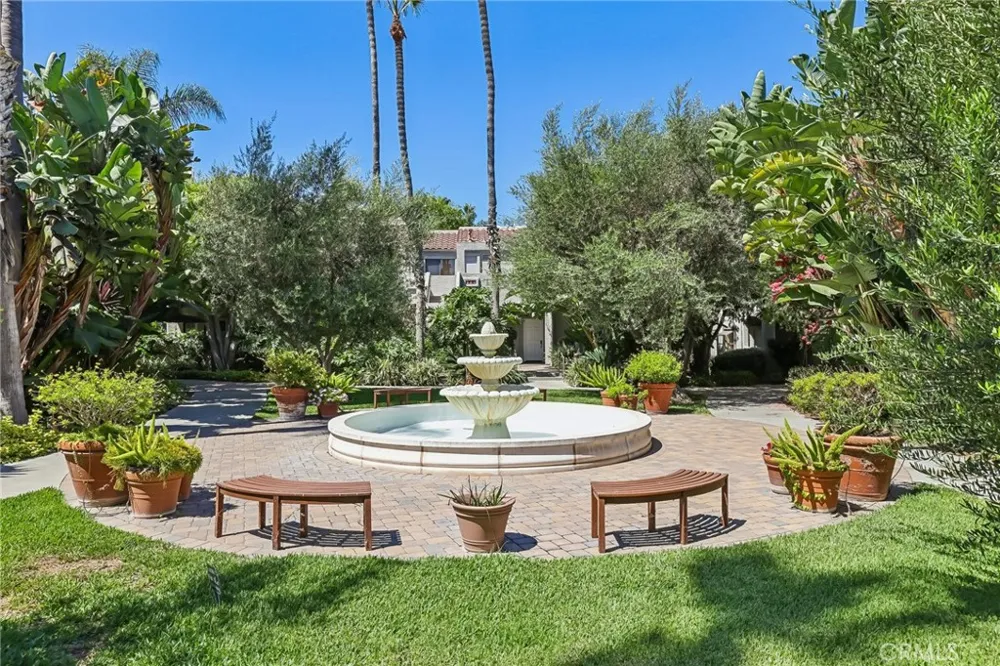 4752 Tiara Drive #103 Huntington Beach, CA 92649