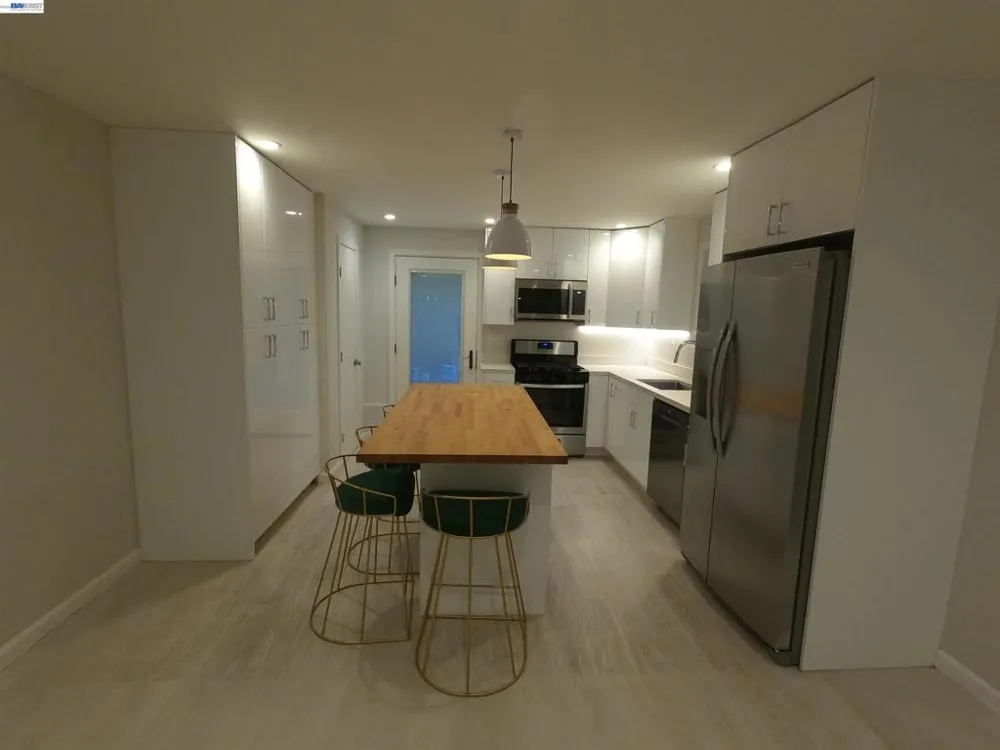 29 Bell Waver Way Oakland, CA 94619