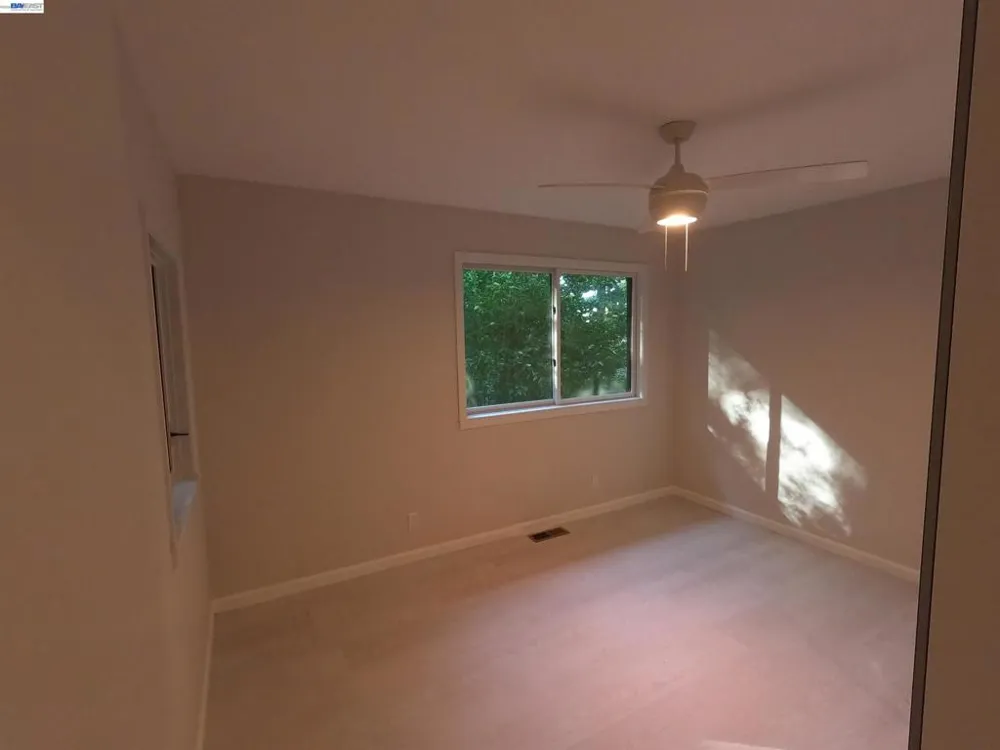 29 Bell Waver Way Oakland, CA 94619